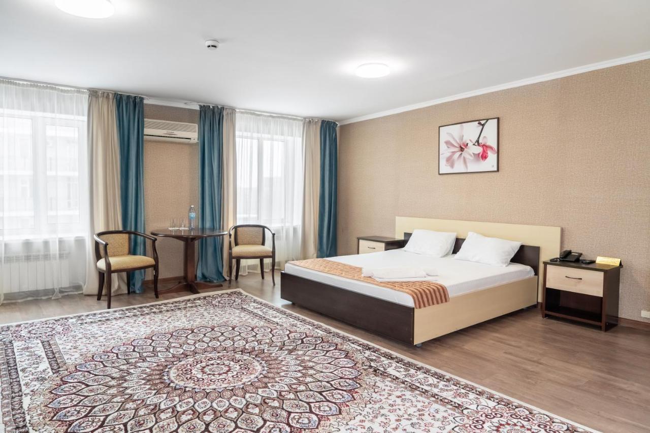 Azamat Hotel Astana Buitenkant foto