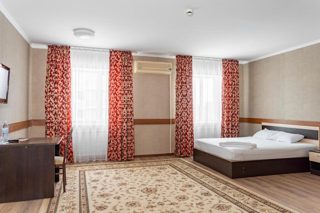 Azamat Hotel Astana Buitenkant foto